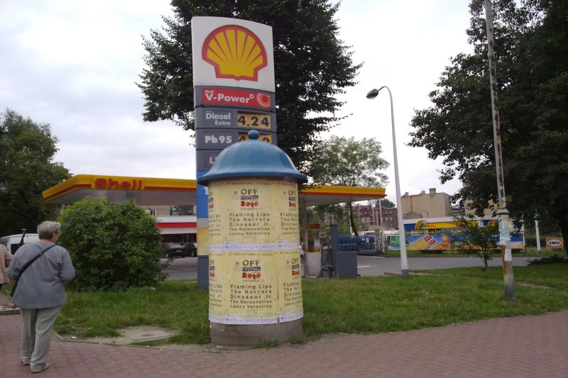 plakatowanie w mieście Olecko